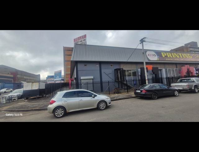 130M² WAREHOUSE TO LET IN NEW CENTRE