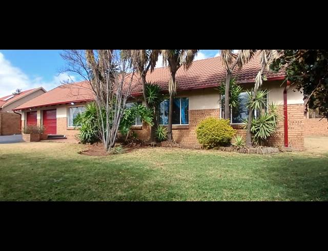 3 BEDROOM TOWNHOUSE TO LET IN DIE HEUWEL