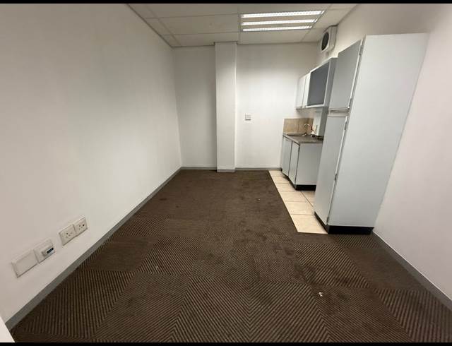 207M² RETAIL TO LET IN INDUSTRIA WEST