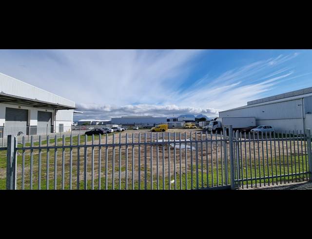 1,900M² INDUSTRIAL YARD TO LET IN AIRPORT INDUSTRIA