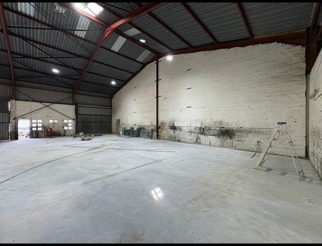 400M² WAREHOUSE TO LET IN STRAND CENTRAL