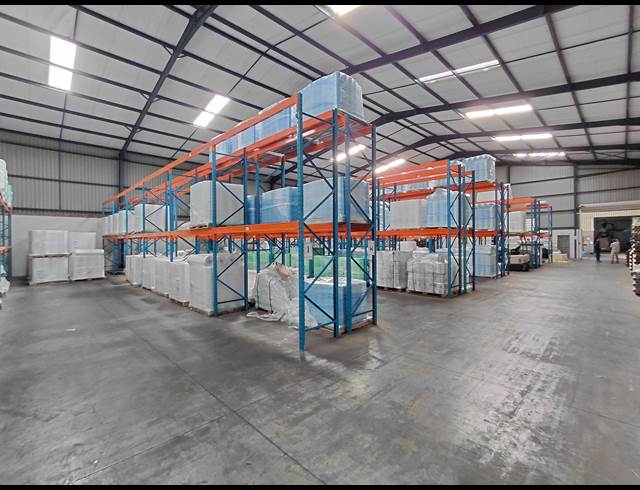 2,100M² WAREHOUSE TO LET IN CLAYVILLE