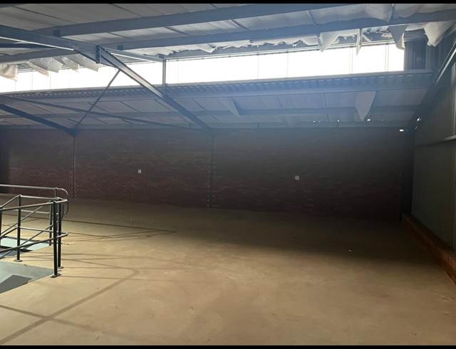 378M² WAREHOUSE TO LET IN THETA