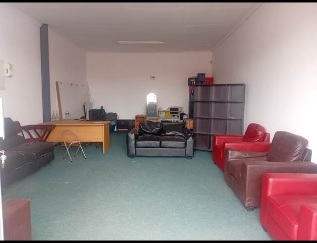 60M² OFFICE TO LET IN WHITE RIVER CENTRAL