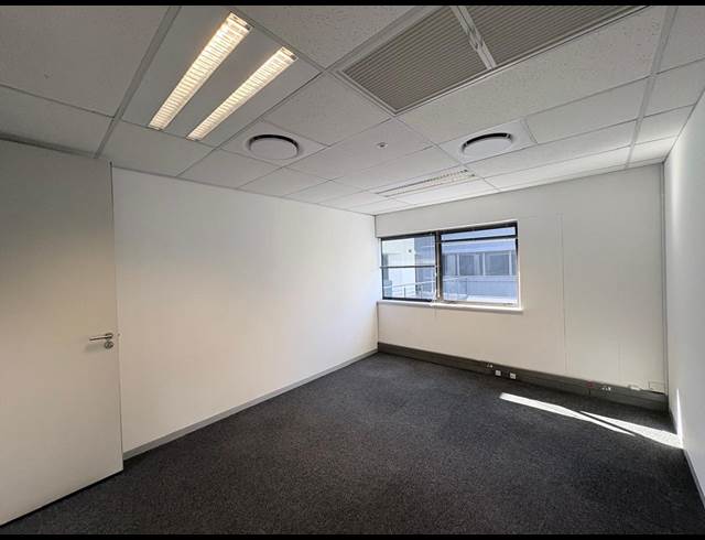 30M² SERVICED OFFICE TO LET IN VORNA VALLEY