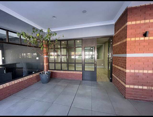 51.65M² BUSINESS CENTRE TO LET IN LAKEFIELD