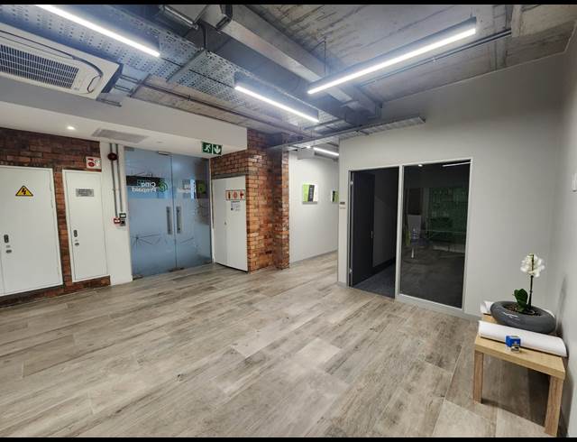 1,211M² OFFICE TO LET IN DE WATERKANT