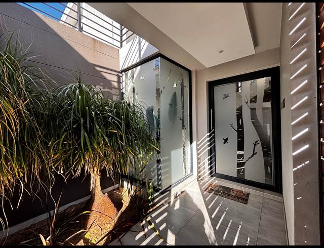 4 BEDROOM CLUSTER TO LET IN SANDOWN
