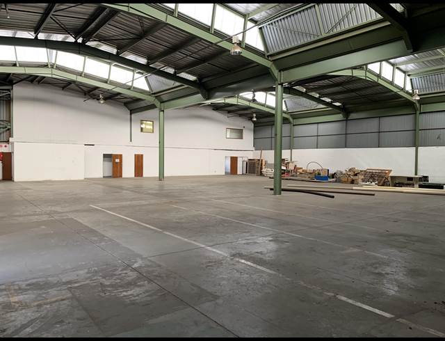 1,193M² WAREHOUSE TO LET IN EASTGATE