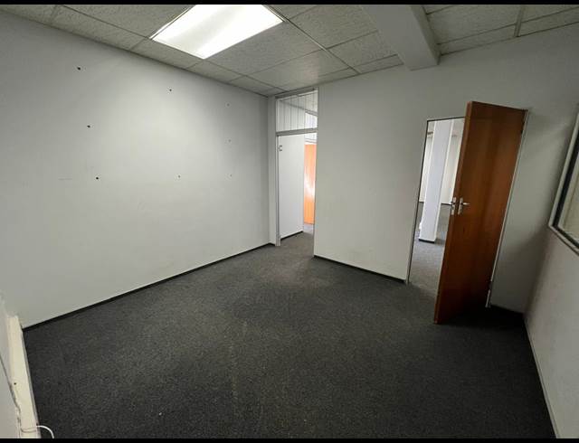 180M² OFFICE TO LET IN STRIJDOMPARK