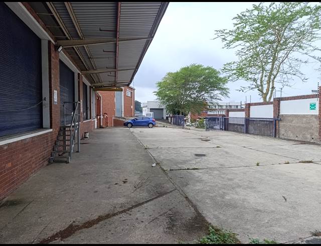 1,630M² WAREHOUSE TO LET IN WESTMEAD