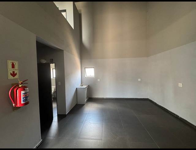 85M² WAREHOUSE TO LET IN CLAYVILLE