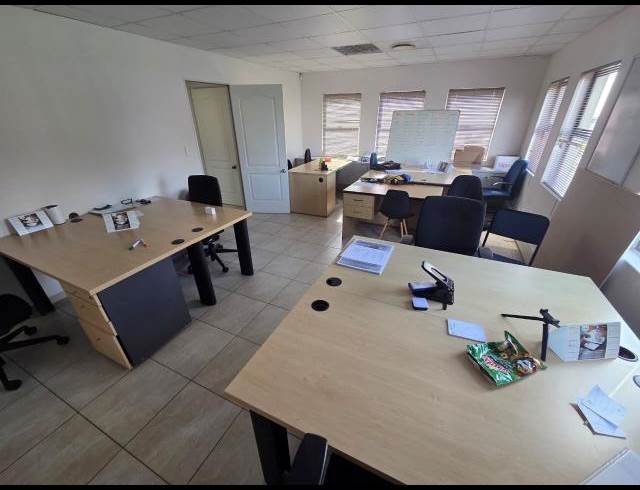 250M² OFFICE TO LET IN BEN FLEUR