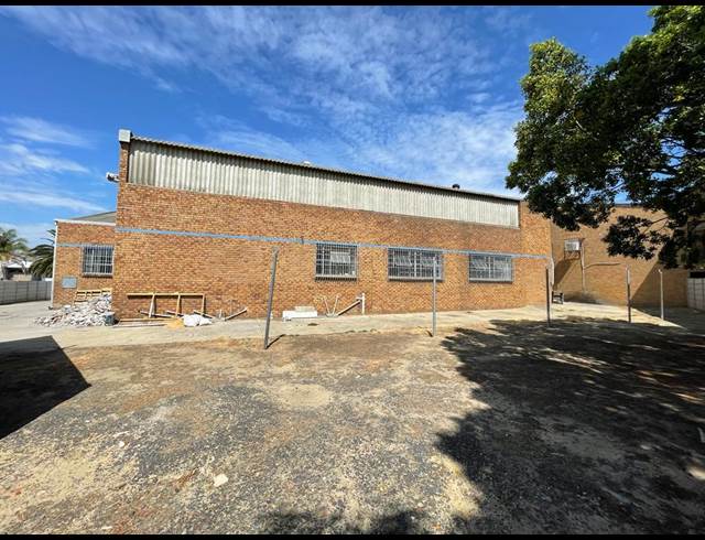950M² WAREHOUSE RENTED IN STIKLAND INDUSTRIAL