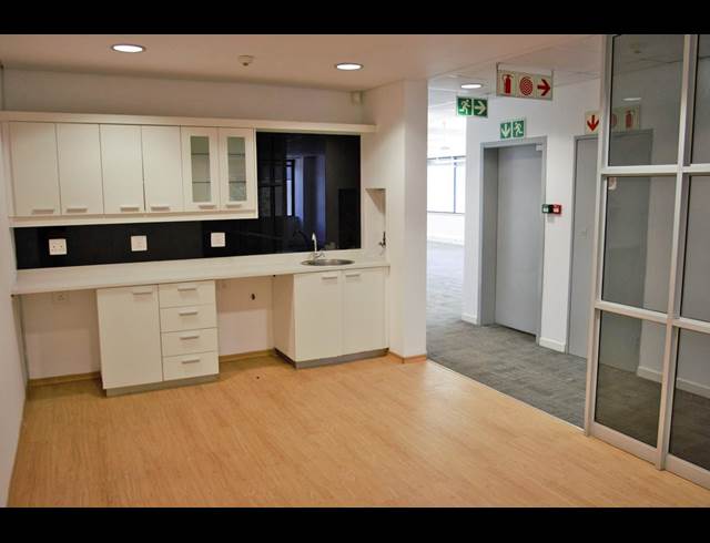 410M² OFFICE TO LET IN SANDOWN