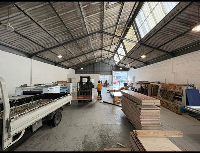 331M² WAREHOUSE TO LET IN GANTS PLAZA