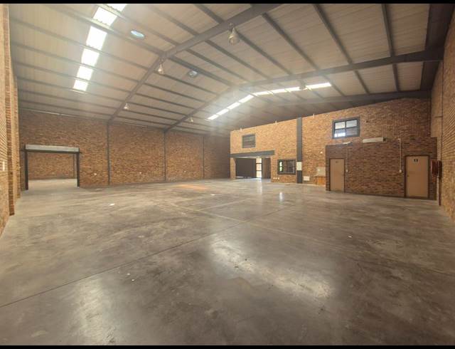 630M² WAREHOUSE TO LET IN BRENTWOOD PARK