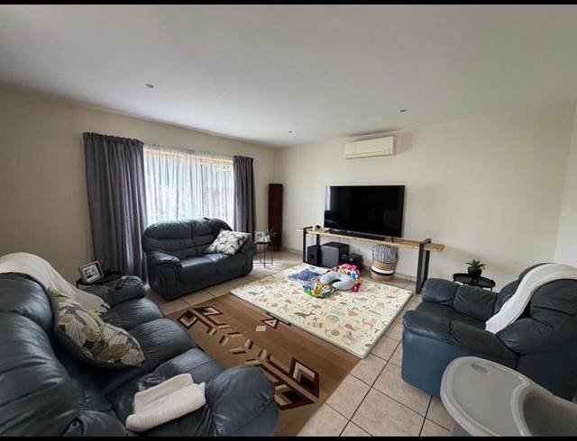 4 BEDROOM PROPERTY TO RENT IN SONNEVELD