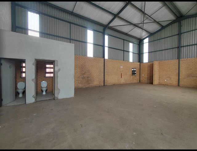 273M² WAREHOUSE TO LET IN CLAYVILLE