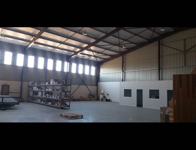 1,111M² WAREHOUSE TO LET IN AIRPORT PARK