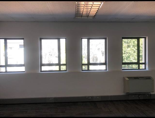 43M² OFFICE TO LET IN HYDE PARK