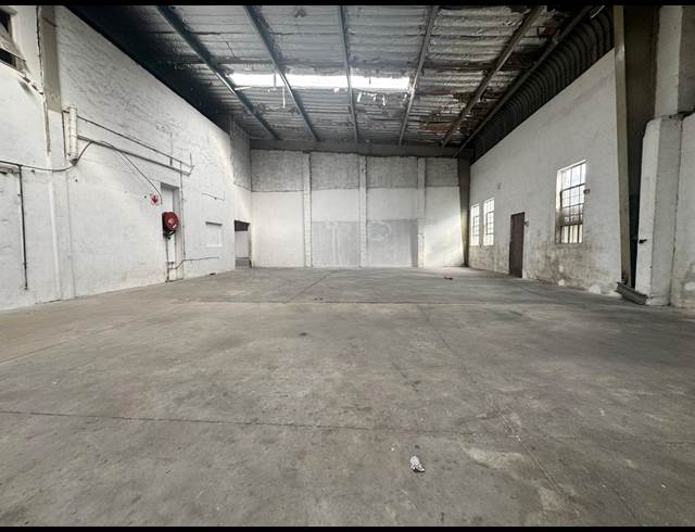 1,200M² WAREHOUSE TO LET IN PHOENIX INDUSTRIAL