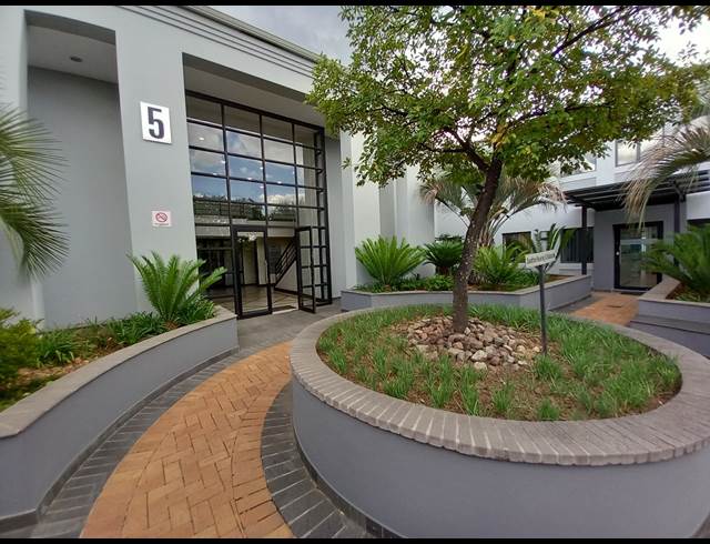 269M² OFFICE TO LET IN BRYANSTON