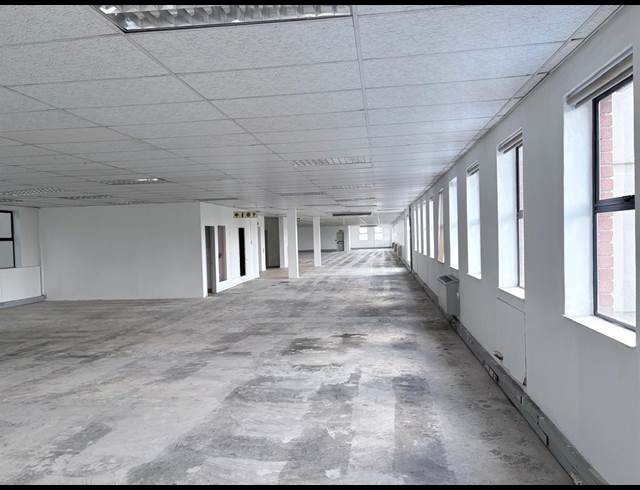 749M² OFFICE TO LET IN RANDJESPARK