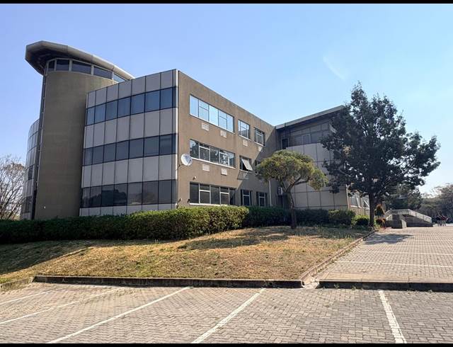 5,600M² OFFICE TO LET IN VORNA VALLEY