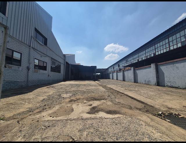 1,700M² WAREHOUSE TO LET IN ALRODE SOUTH