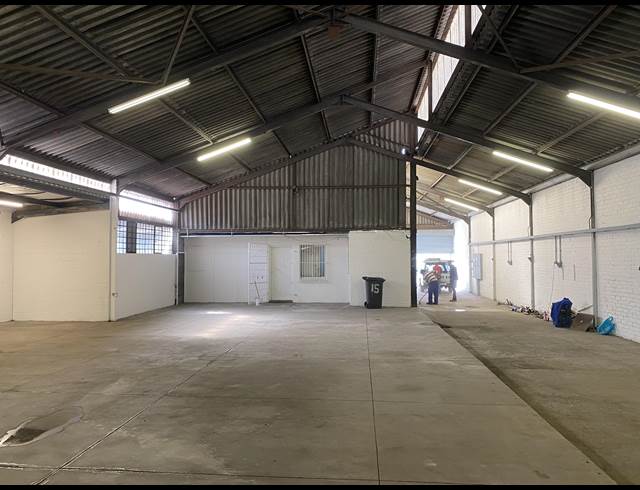 595M² FACTORY TO LET IN BEACONVALE