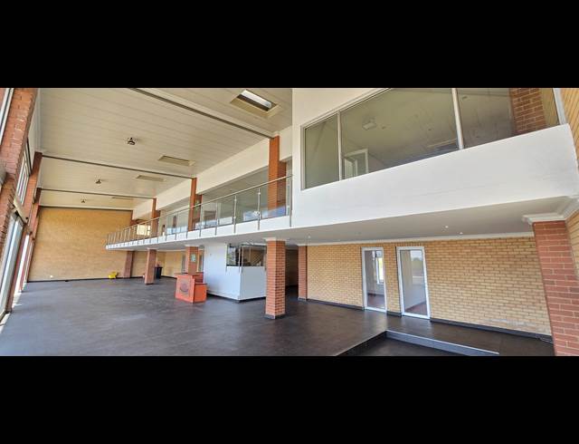 600M² SHOWROOM TO LET IN KYA SANDS