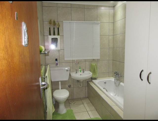 4 bed property to rent in GLENLILY