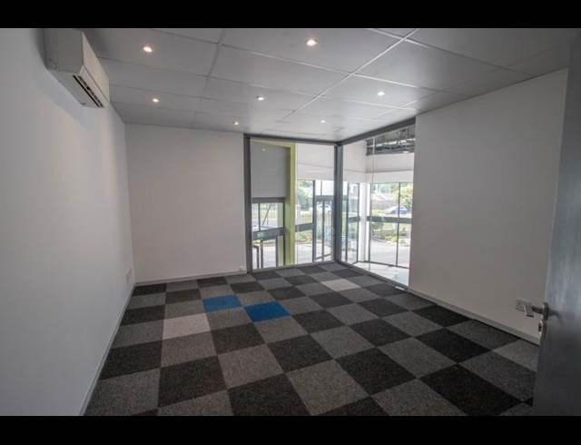 356M² SHOWROOM TO LET IN OLIVEDALE