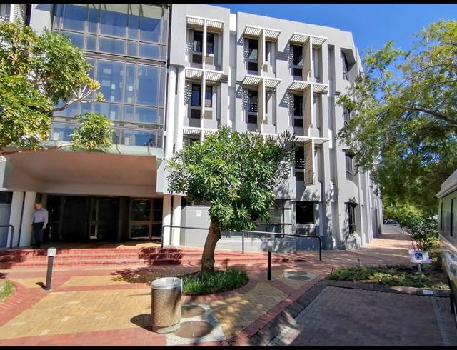 170M² BUILDING TO LET IN TYGER VALLEY