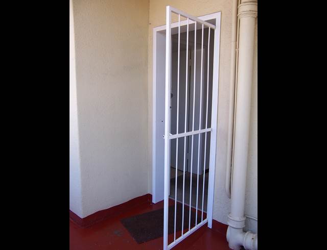 1 bed property to rent in KENILWORTH