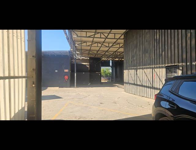 640M² WAREHOUSE TO LET IN PHOENIX INDUSTRIAL