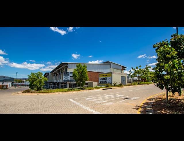 353M² WAREHOUSE RENTED IN RIVERSIDE PARK