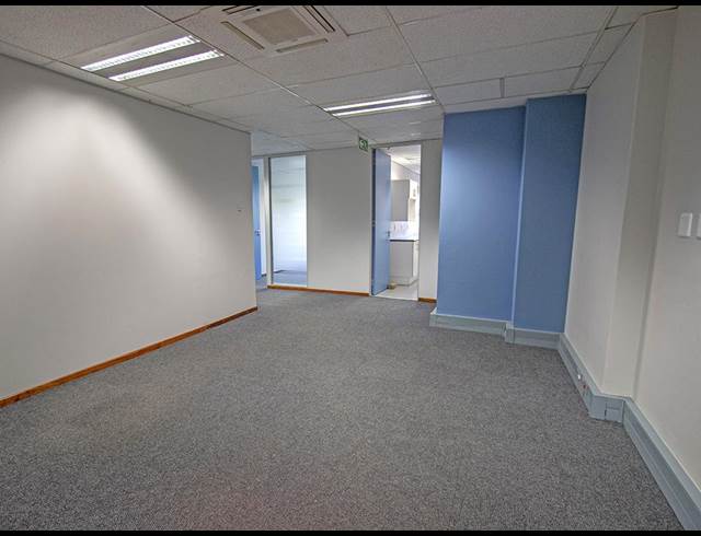 10,000M² OFFICE TO LET IN SANDOWN