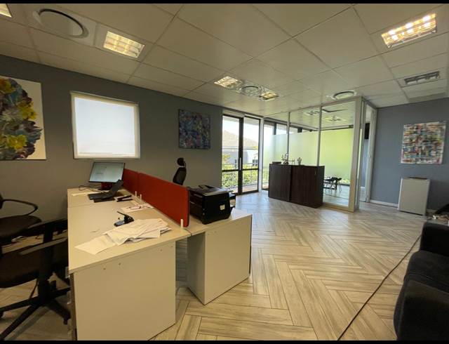 96M² OFFICE TO LET IN BRYANSTON