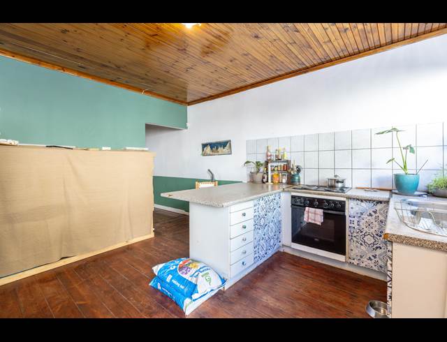 2 BEDROOM HOUSE TO LET IN WALMER ESTATE