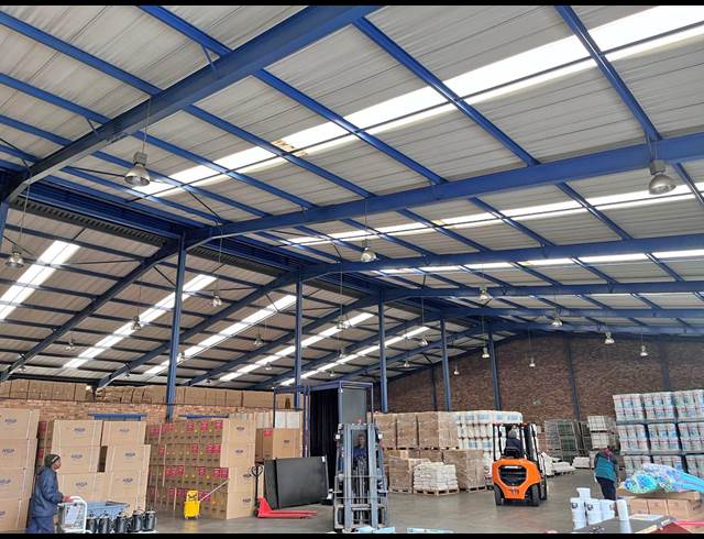 2,720M² WAREHOUSE TO LET IN FOUNDERS VIEW