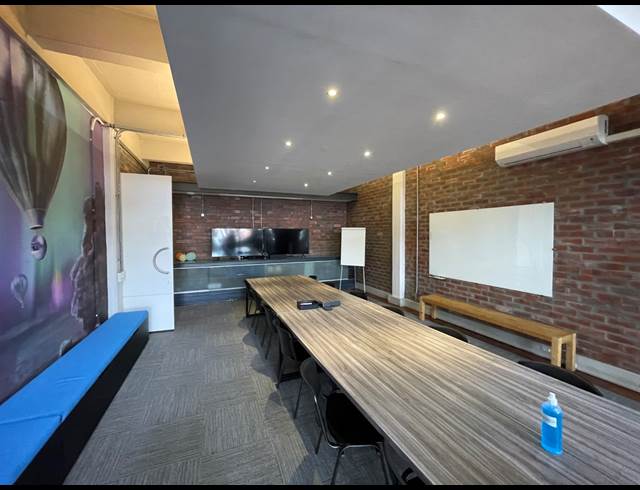 1,560M² OFFICE TO LET IN DE WATERKANT