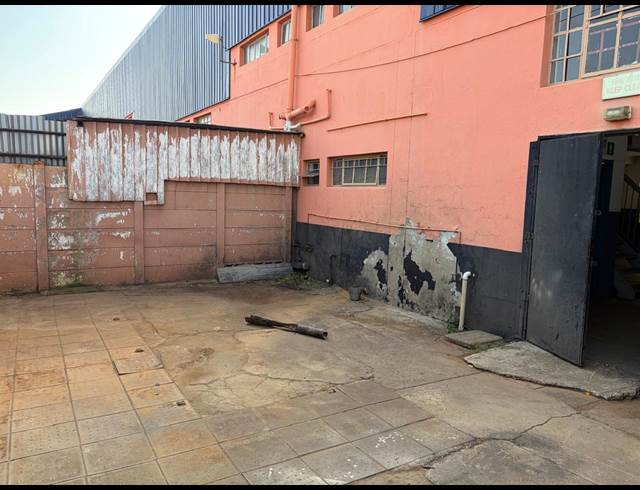 134M² WAREHOUSE TO LET IN STEELEDALE