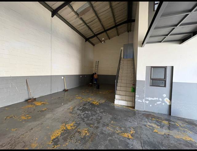 180M² WAREHOUSE TO LET IN HELDERBERG ESTATE