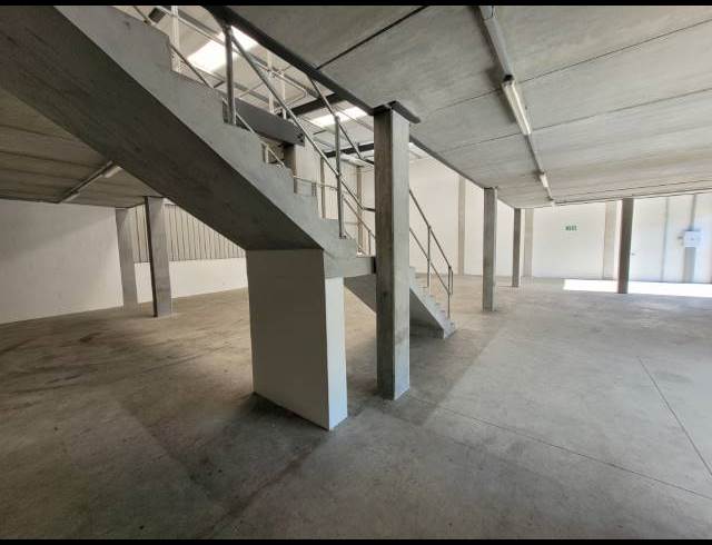 517M² WAREHOUSE TO LET IN STIKLAND INDUSTRIAL