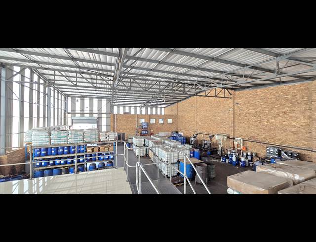 1,115M² WAREHOUSE TO LET IN KYA SANDS