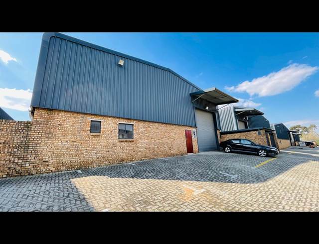 720M² WAREHOUSE TO LET IN RAND LEASE