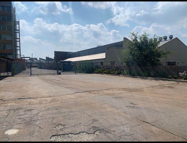 1,130M² WAREHOUSE RENTED IN WADEVILLE