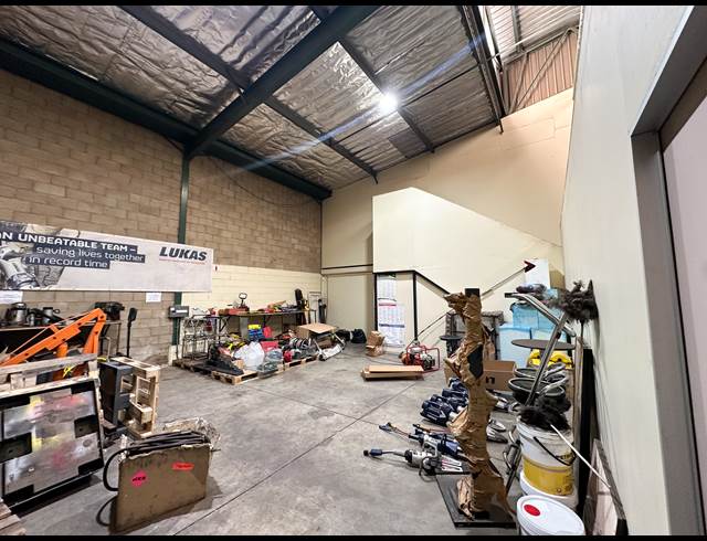 331M² WAREHOUSE TO LET IN MEADOWDALE